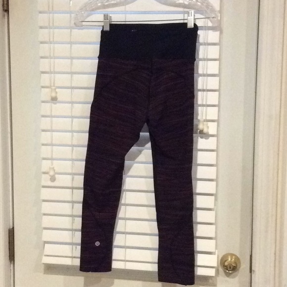Lululemon cropped leggings - Picture 2 of 3